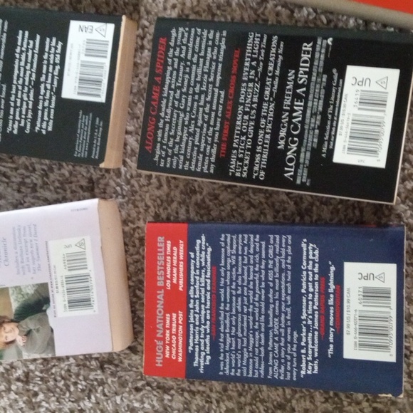 Paper back book bundle - Picture 4 of 5